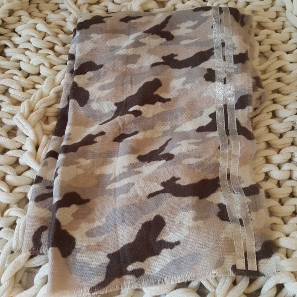 NWT Aerie Camo Scarf